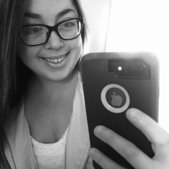 Meet your Posher, Christa - Picture 1 of 1